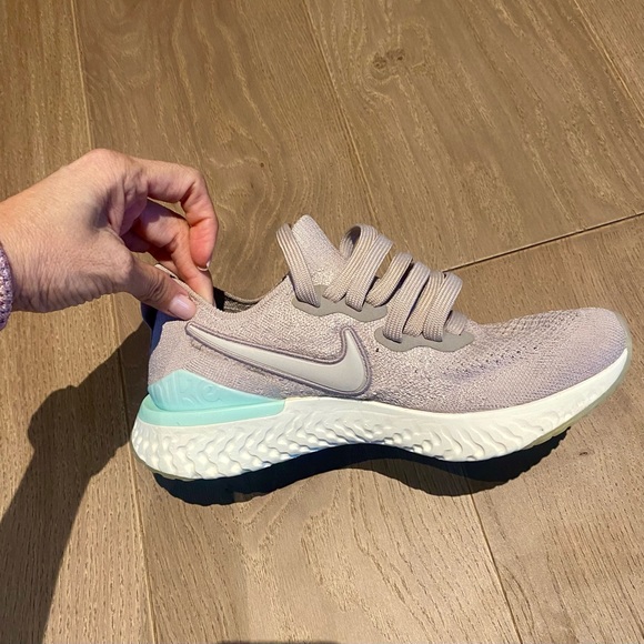Nike Epic React Flyknit 2 in moon particle with teal tint, women’s size 6 - Picture 4 of 15